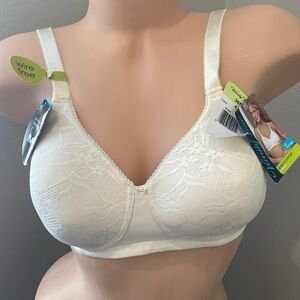 Vanity Fair Zoned In Support Bra size 36B
Beige Wirefree